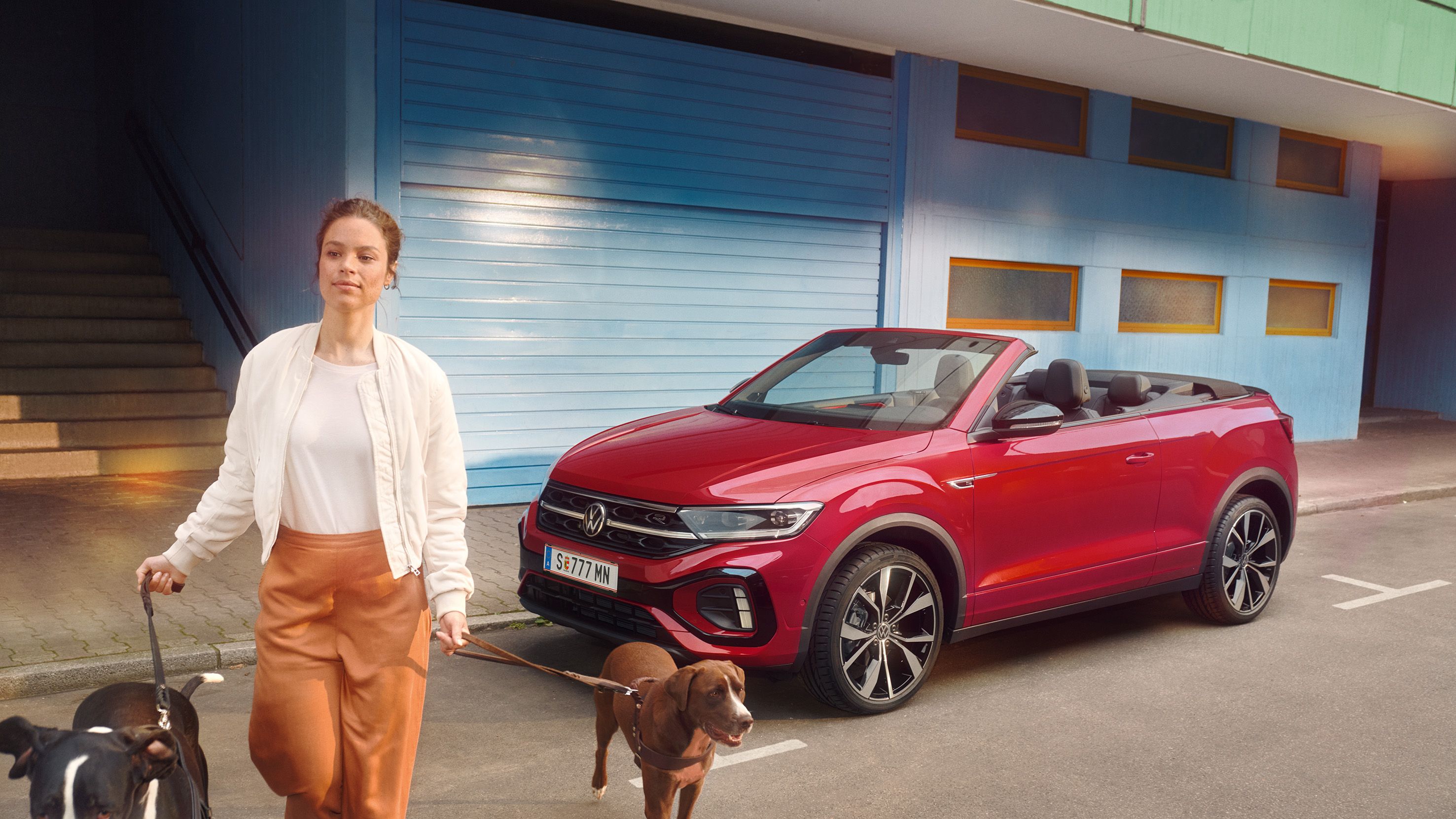 Das VW T-Roc Cabriolet in Kings Red Metallic Lackierung