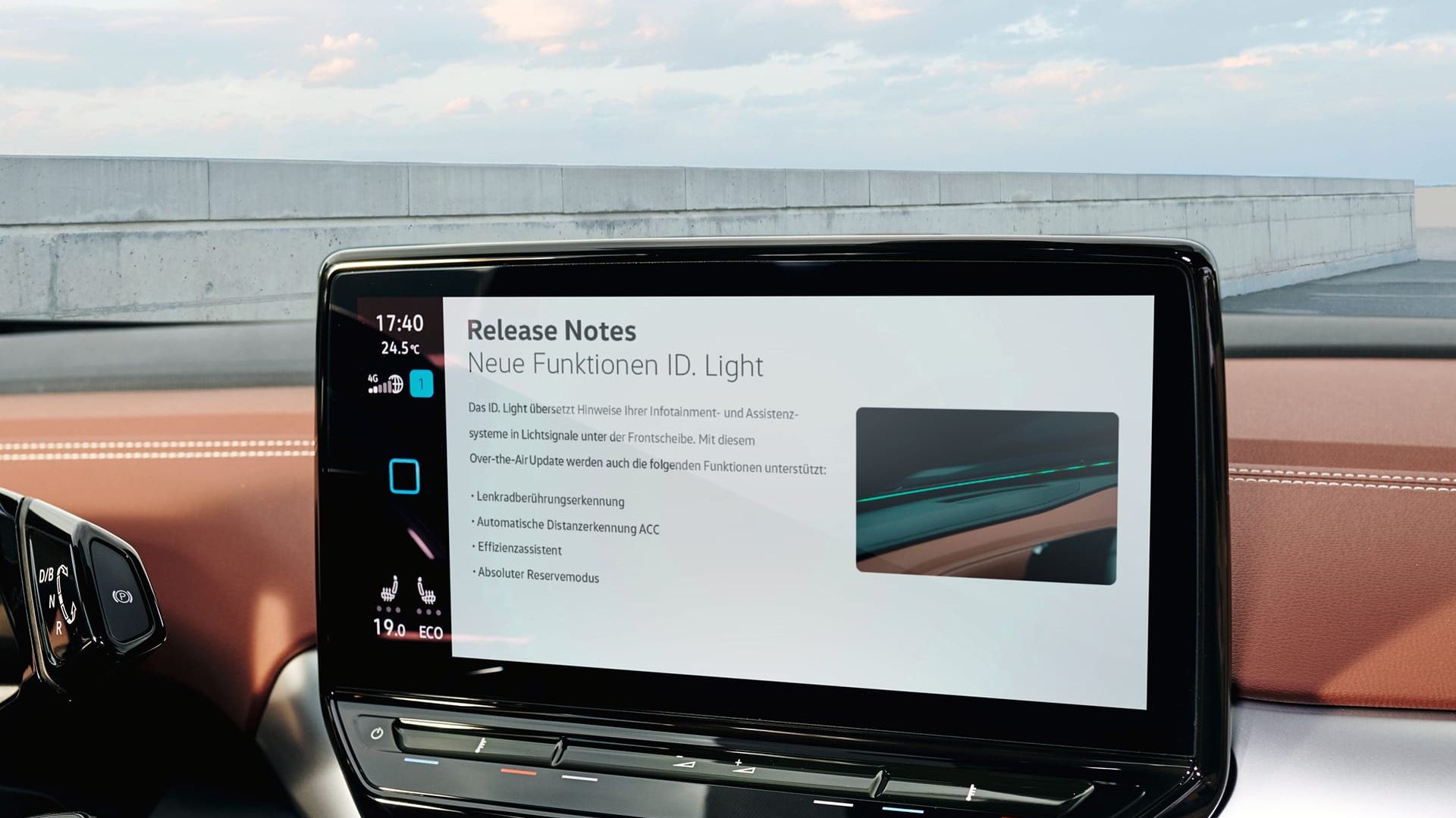 Infotainment-System im VW ID.5 mit Informationen zu Updates auf großem Bildschirm