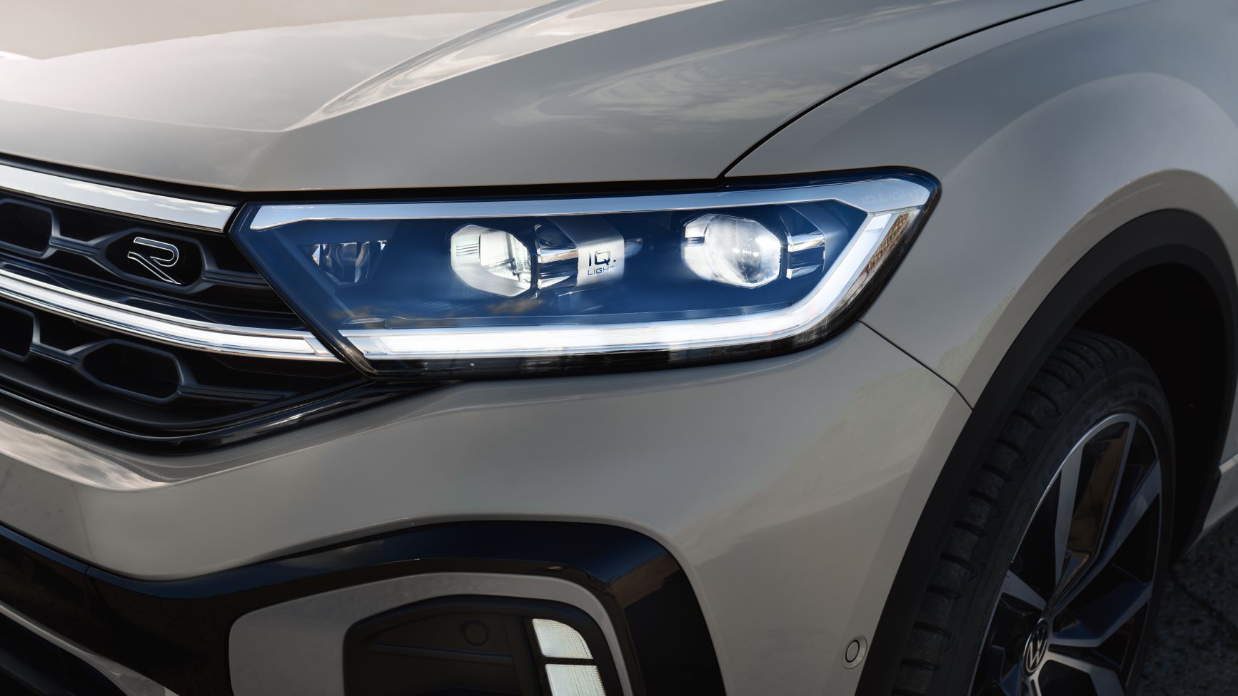 VW T-Roc R-Line Front in Weiß, Detailansicht des IQ.LIGHT