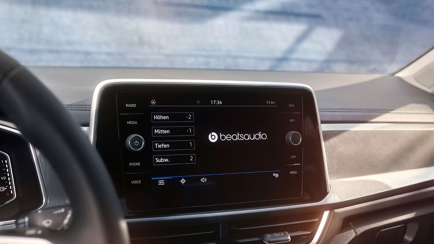 VW T-Roc Interieur, Detailansicht des Infotainment-Systems Discover Media